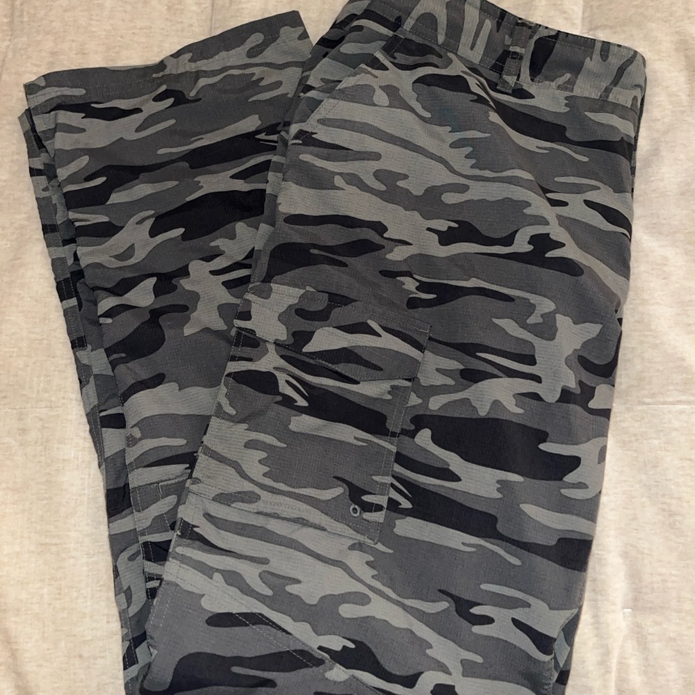 Women’s Columbia Camouflage Cargo Pants